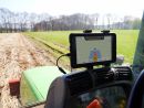 Tabletová navigace v traktoru