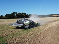 Polní robot AgXeed AgBot T2 5 SERIES nahradí střední polní traktor