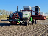 Autonomní polní robot AgXeed AgBot T2 7 SERIES nahradí větší polní traktor