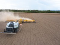 Autonomní polní robot AgXeed AgBot T2 7 SERIES zvládá běžné polní práce