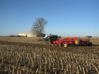 AgBot T2 7 SERIES je zcela autonomní univerzální nosič nářadí nahrazující větší polní traktor