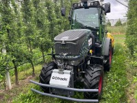 Autonomní traktor při práci
